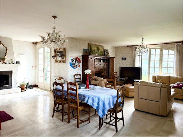 Maison - 182 m² - 7 pièces