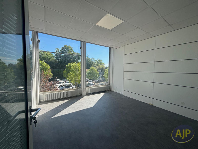 Local d'activité / Entrepôt - 192 m²