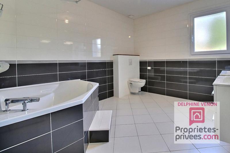 Maison - 204 m² - 6 pièces