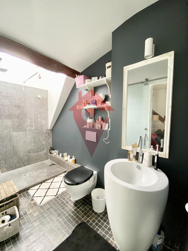 Maison - 210 m² - 8 pièces