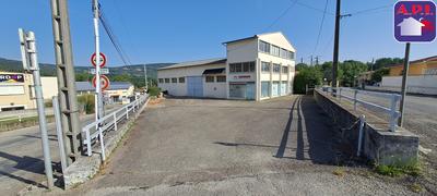 Local d'activités - 606 m² - 8 pièces