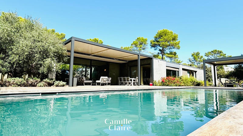 Maison - 240 m² - 5 pièces