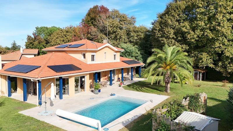 Maison contemporaine - 220 m² - 9 pièces