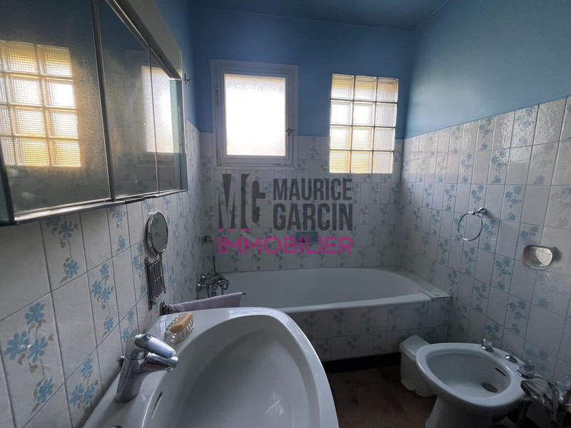 Maison traditionnelle - 174 m² - 8 pièces