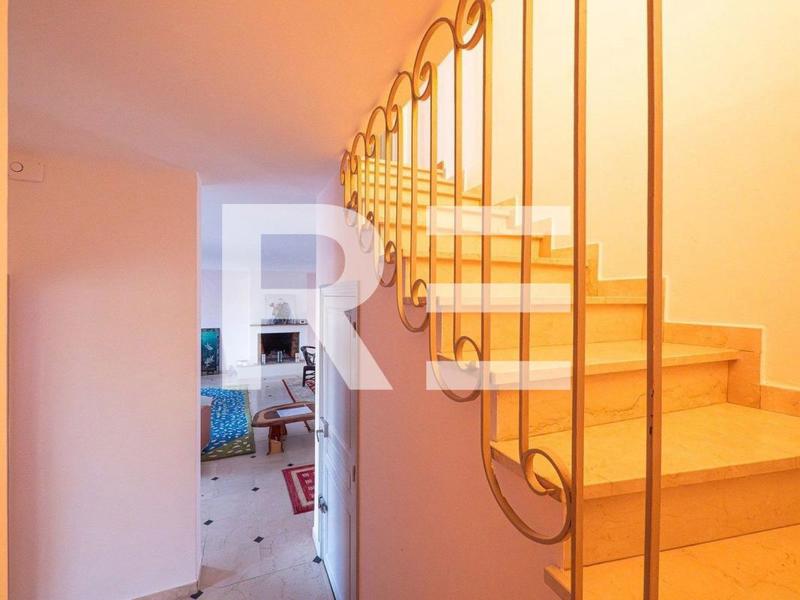 Demeure - 400 m² - 12 pièces