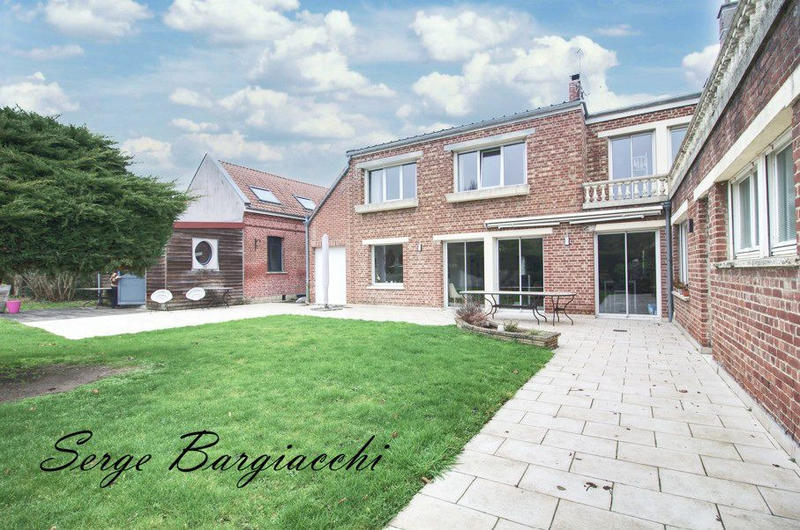 Maison contemporaine - 336 m² - 12 pièces