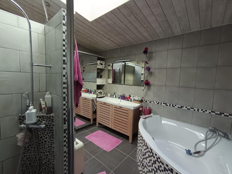 Maison - 207 m² - 6 pièces