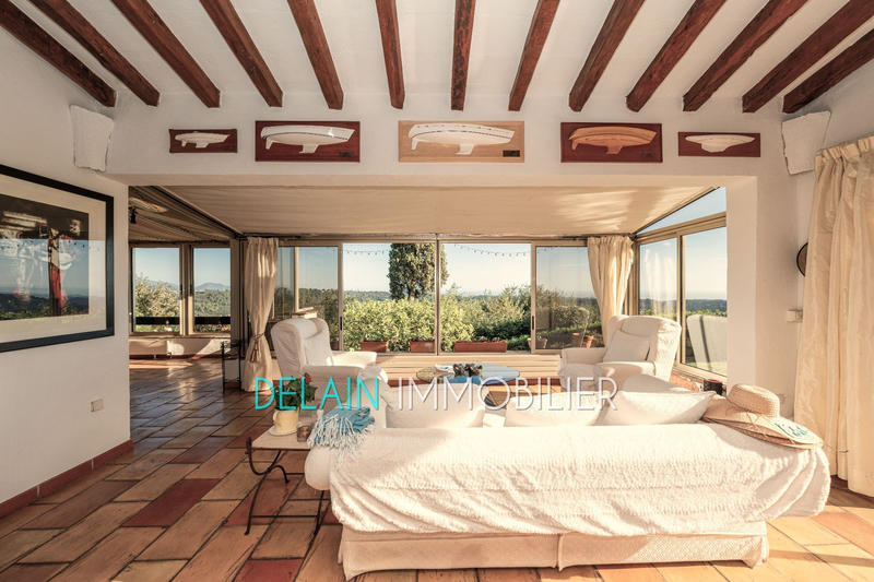 Villa - 288 m² - 10 pièces