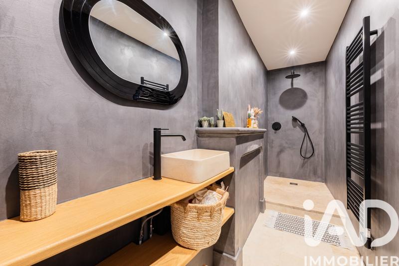 Maison - 300 m² - 10 pièces