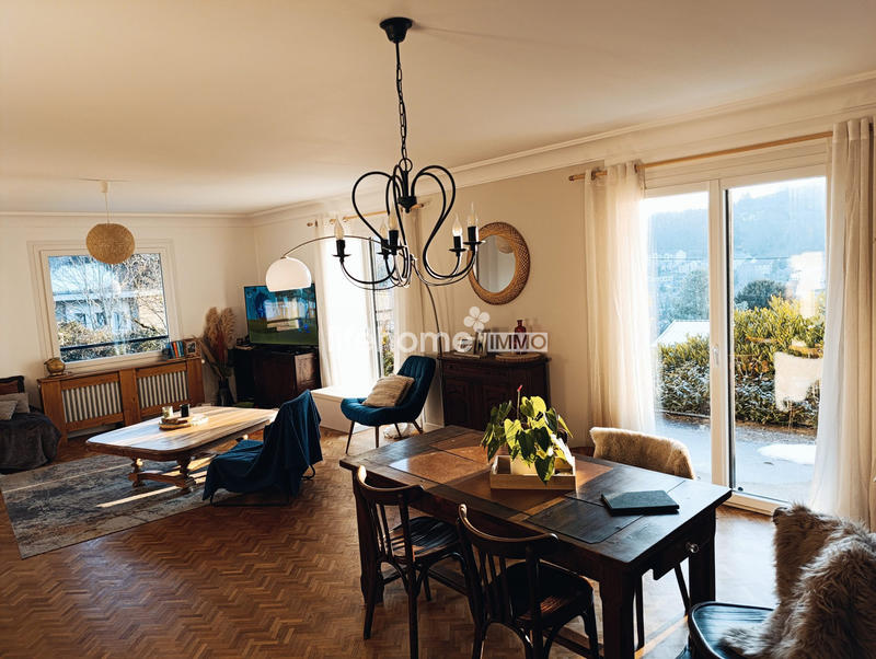 Maison - 323 m² - 8 pièces