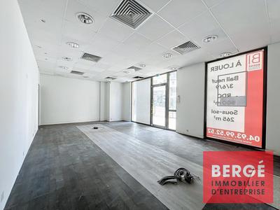 Local commercial - 759 m²