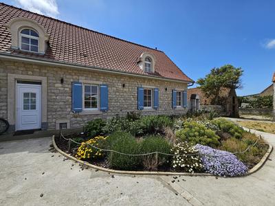 Maison - 342 m² - 8 pièces