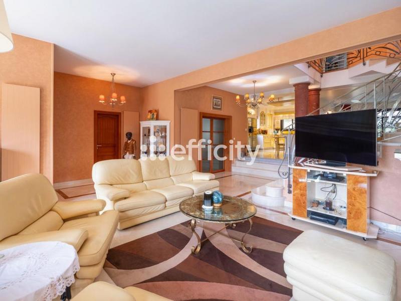 Pavillon - 327 m² - 6 pièces