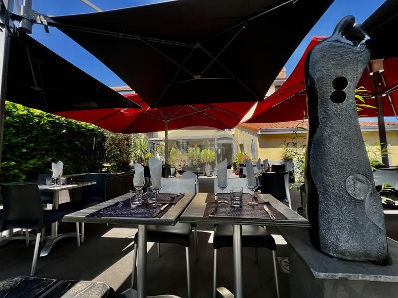 Local commercial - 310 m² - 7 pièces