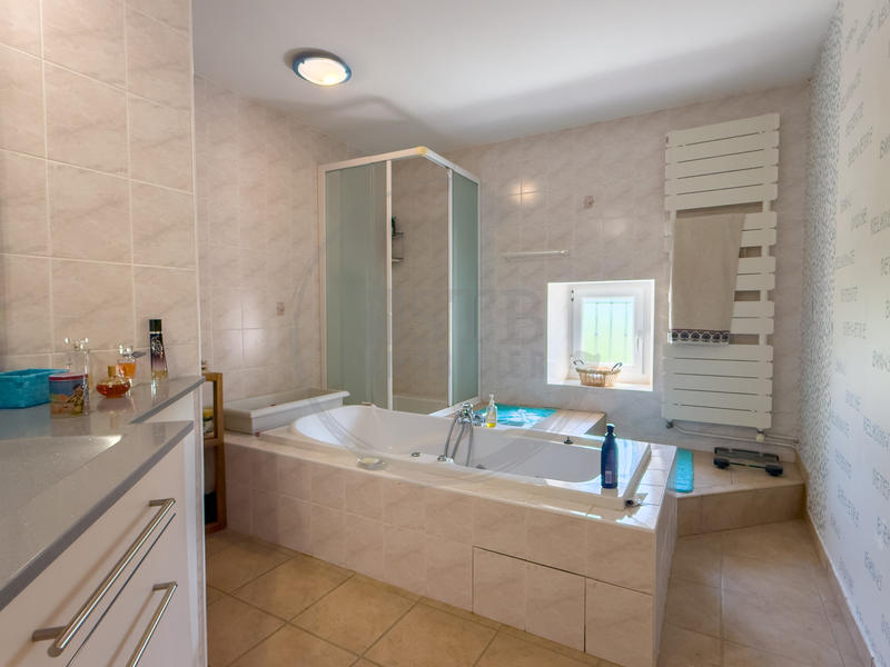 Propriété - 295 m² - 8 pièces