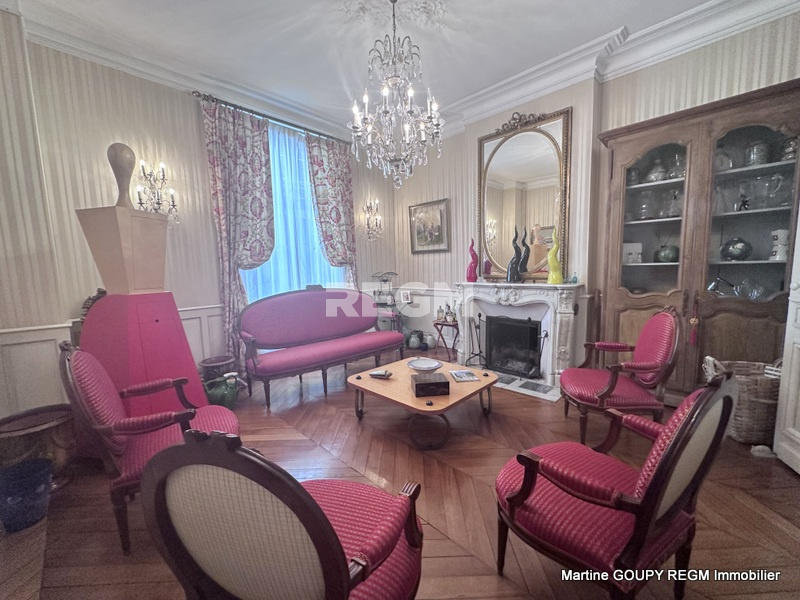 Maison - 290 m² - 11 pièces