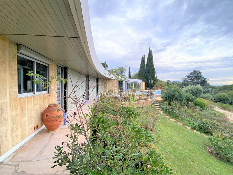 Villa - 200 m² - 6 pièces