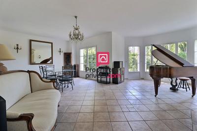 Propriété - 200 m² - 6 pièces