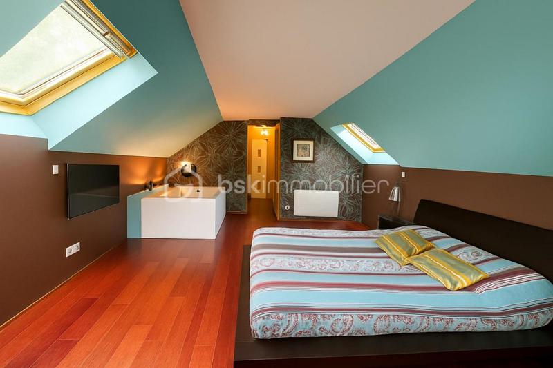 Maison - 201 m² - 7 pièces