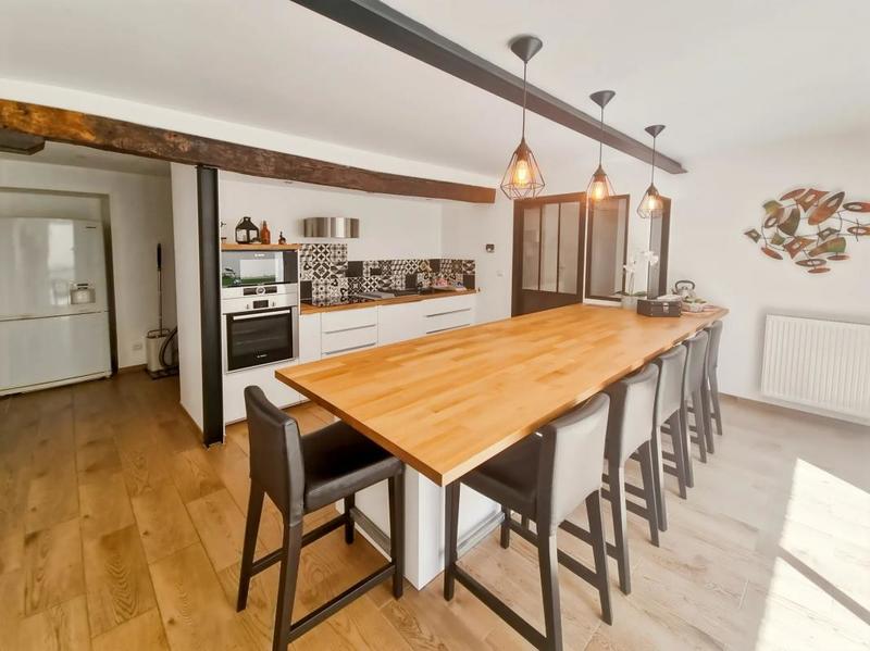 Maison - 207 m² - 7 pièces