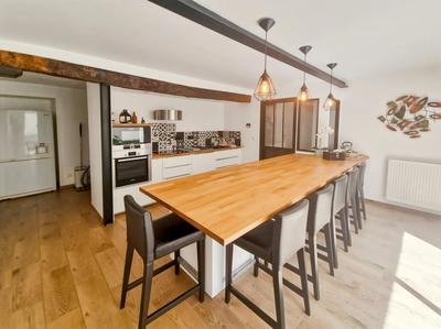 Maison - 207 m² - 7 pièces