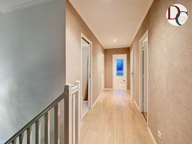 Maison - 203 m² - 8 pièces