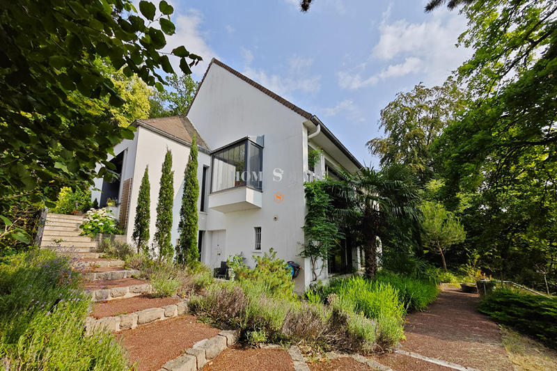 Maison - 300 m² - 8 pièces