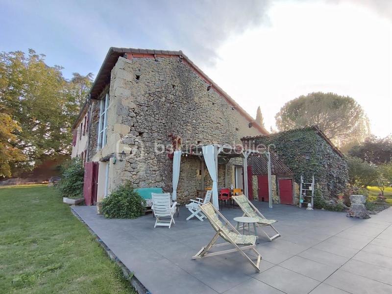 Maison ancienne - 222 m² - 7 pièces