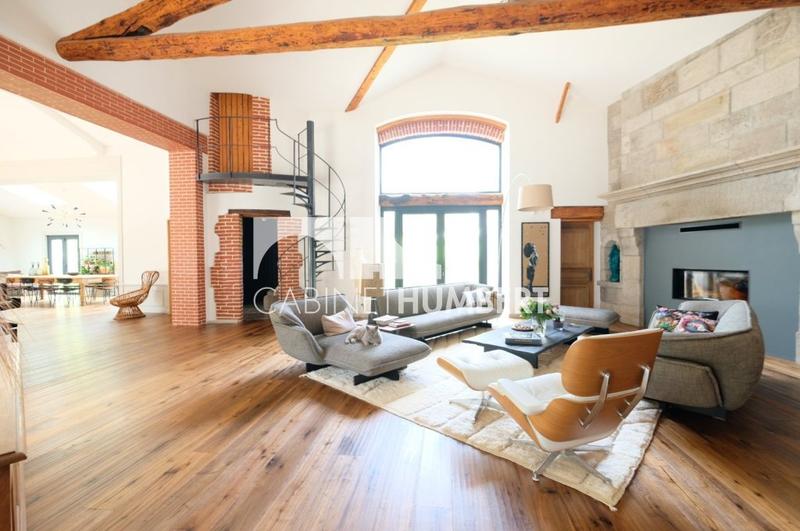 Maison - 380 m² - 9 pièces