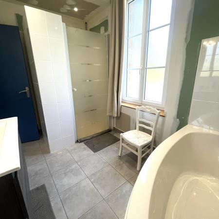 Maison - 201 m² - 9 pièces