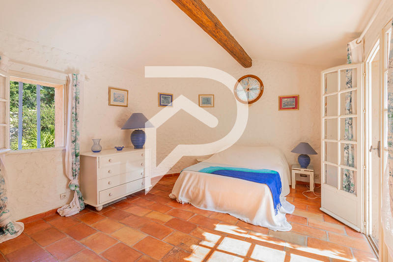 Maison - 380 m² - 10 pièces