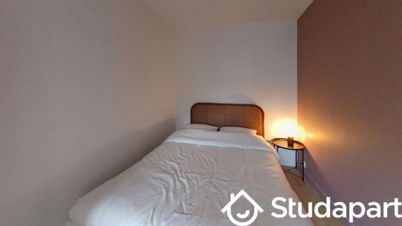 Chambre - 77 m² - 1 pièce