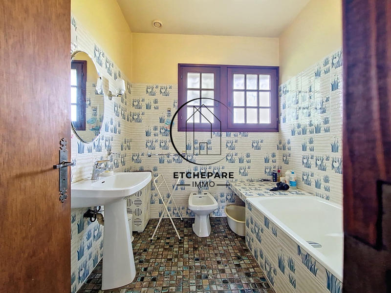 Maison - 167 m² - 6 pièces