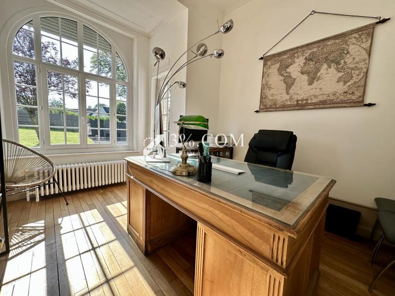 Maison - 219 m² - 8 pièces