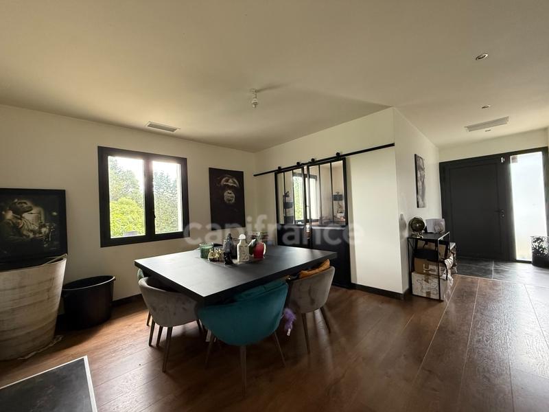 Maison - 207 m² - 7 pièces