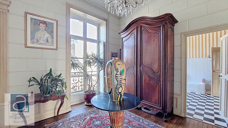 Maison - 327 m² - 11 pièces