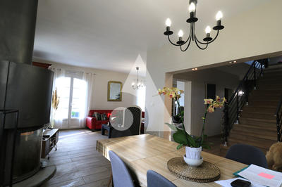 Maison - 219 m² - 7 pièces