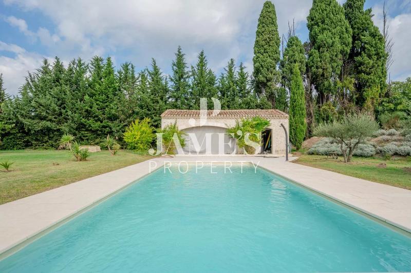 Maison - 300 m² - 7 pièces