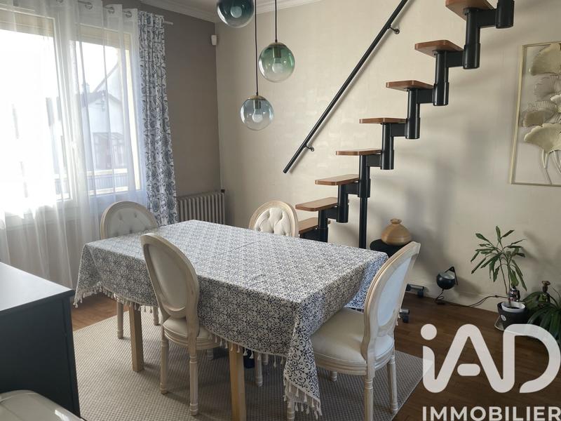 Maison - 92 m² - 5 pièces