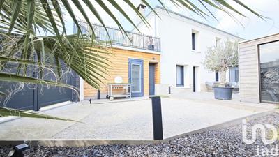 Maison - 240 m² - 10 pièces