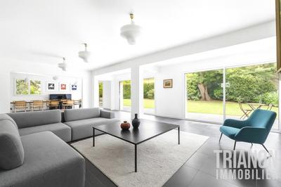 Maison - 307 m² - 10 pièces