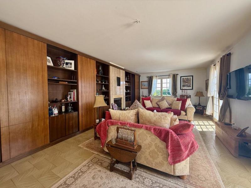 Propriété - 280 m² - 15 pièces