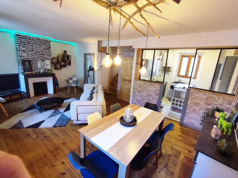 Maison - 240 m² - 13 pièces