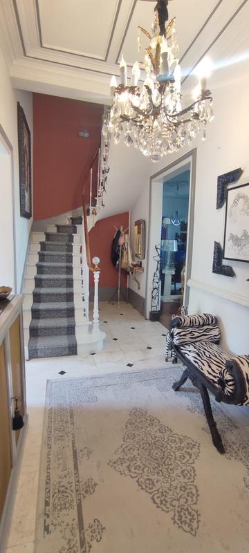 Maison - 327 m² - 12 pièces