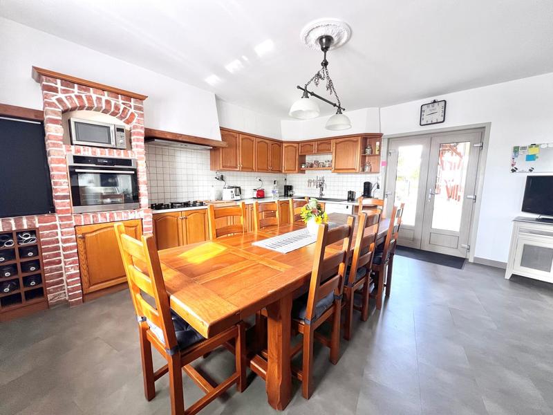 Maison - 205 m² - 9 pièces