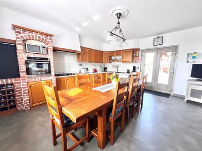 Maison - 205 m² - 9 pièces