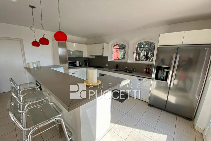 Demeure - 230 m² - 8 pièces