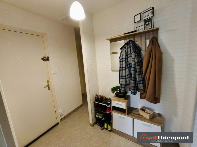 Studio - 90 m² - 4 pièces