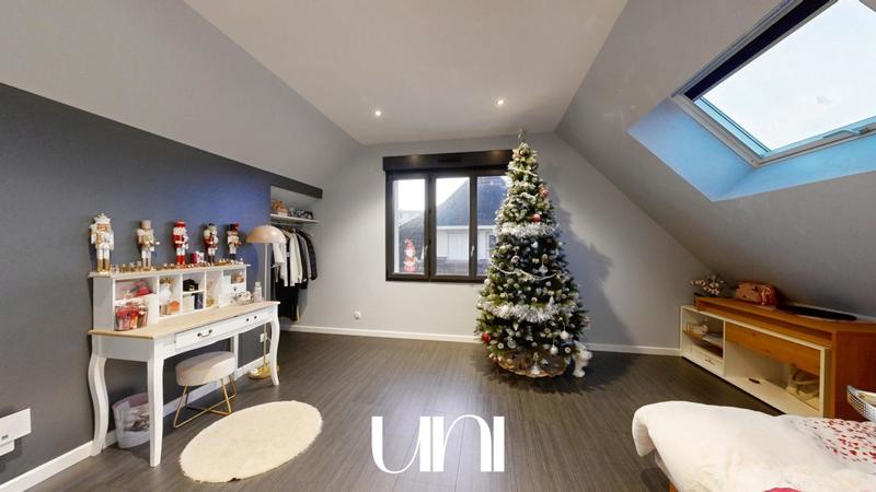 Maison - 208 m² - 9 pièces