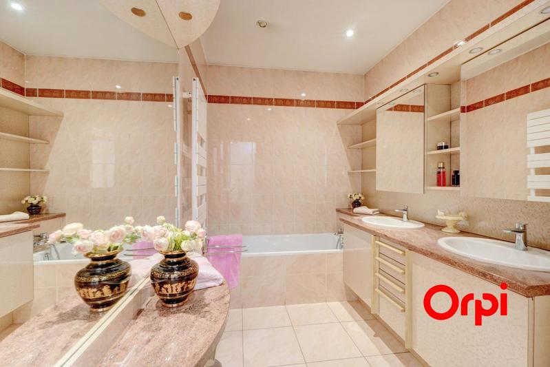 Appartement - 122 m² - 4 pièces